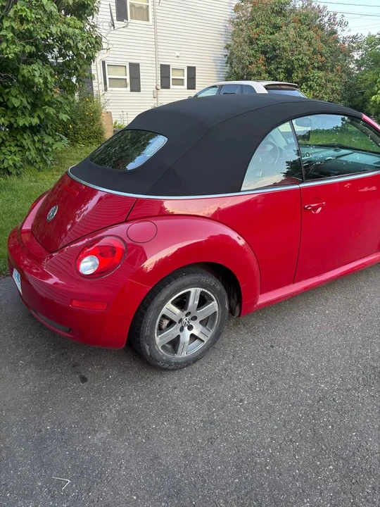 2006 Volkswagen New Beetle - Image 6 of 10
