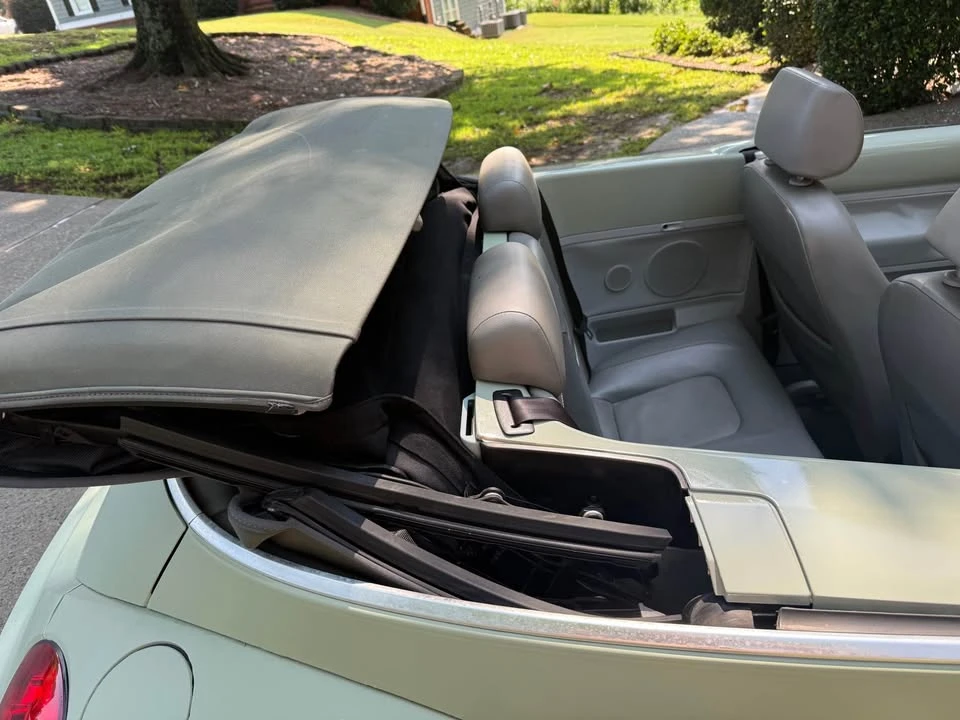 2006 Volkswagen New Beetle - Image 13 of 19