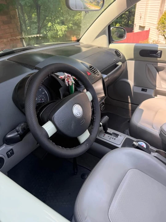 2006 Volkswagen New Beetle - Image 17 of 19