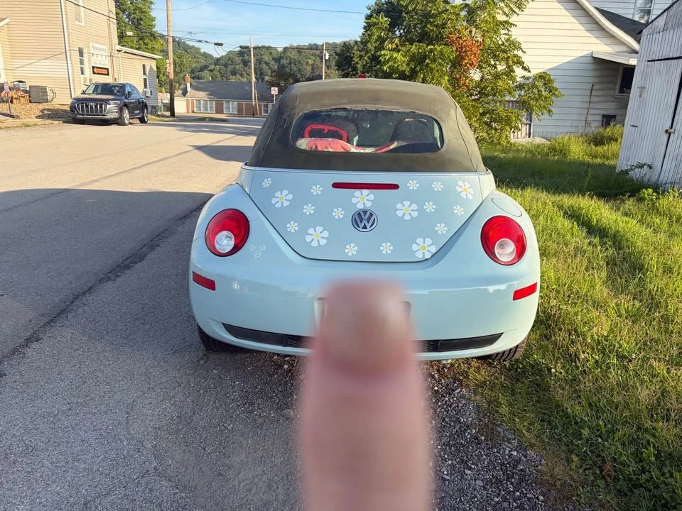 2006 Volkswagen New Beetle - Image 2 of 8