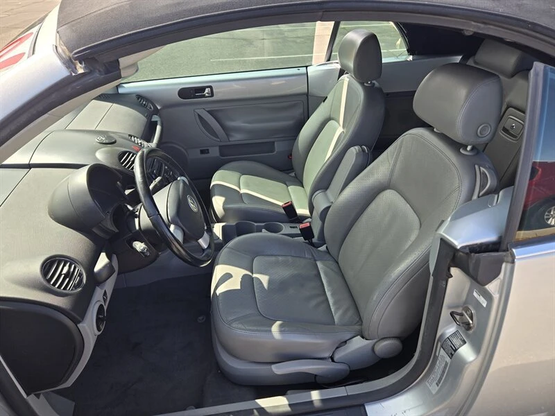 2006 Volkswagen New Beetle - Image 13 of 19