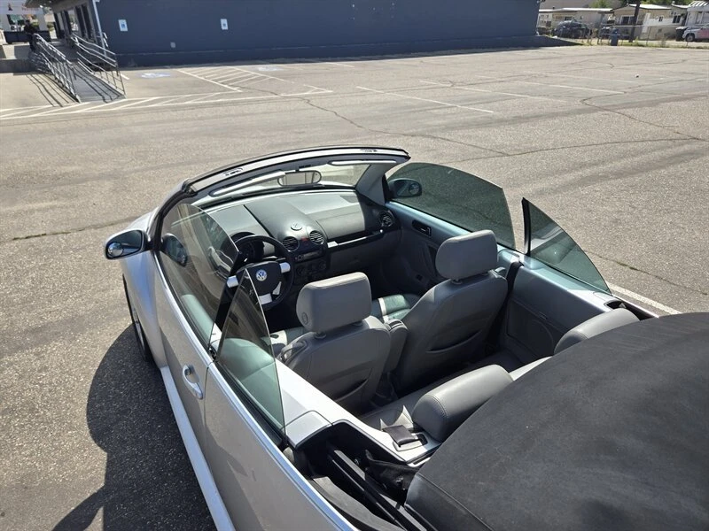 2006 Volkswagen New Beetle - Image 10 of 19