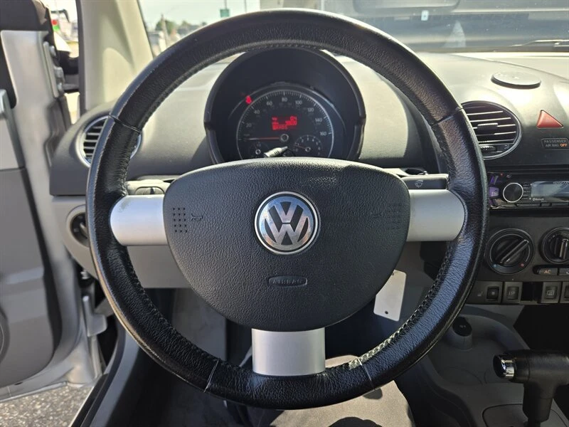2006 Volkswagen New Beetle - Image 11 of 19