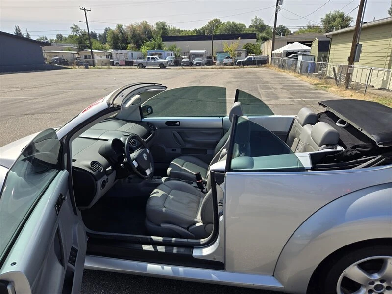 2006 Volkswagen New Beetle - Image 9 of 19