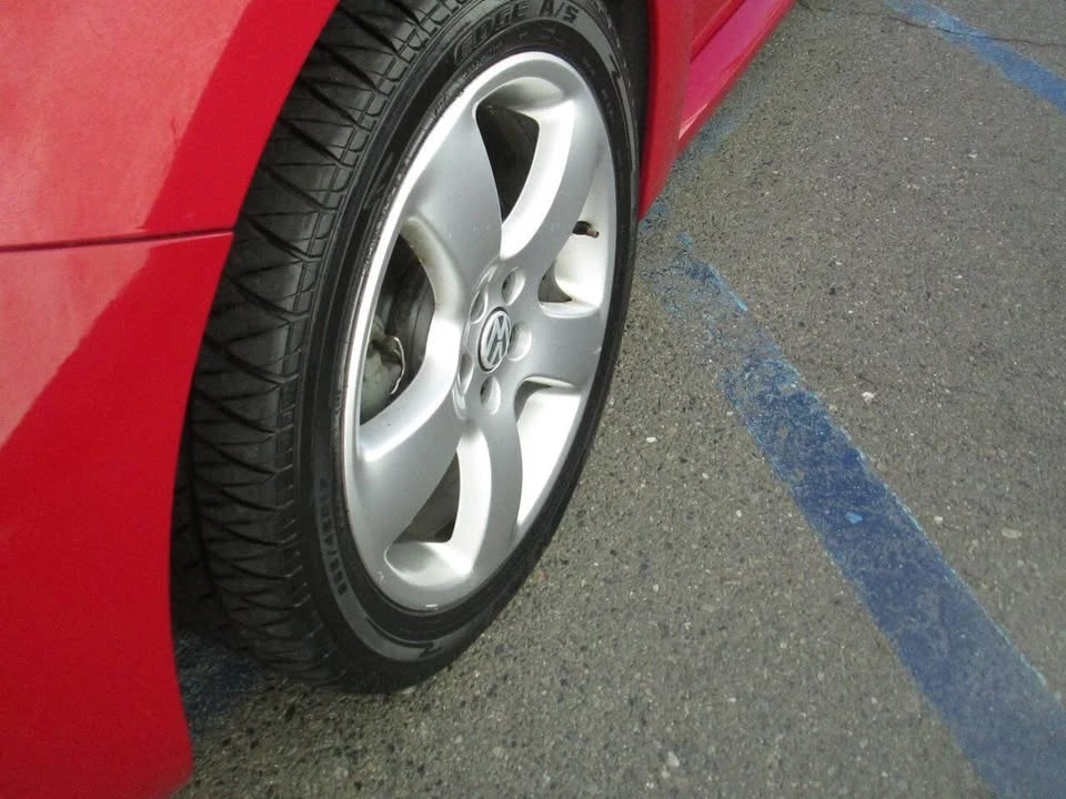 2006 Volkswagen New Beetle - Image 16 of 17
