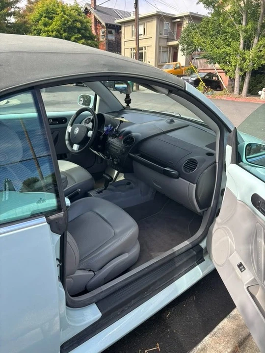 2006 Volkswagen New Beetle - Image 9 of 16