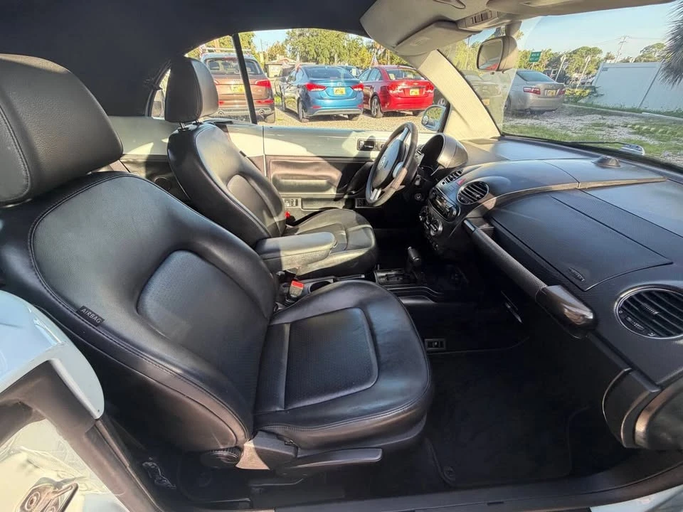 2006 Volkswagen New Beetle - Image 14 of 20