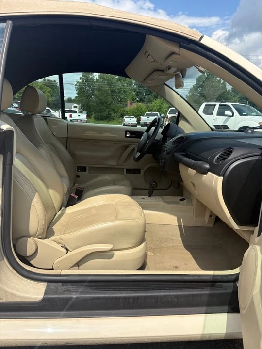2006 Volkswagen New Beetle - Image 10 of 13