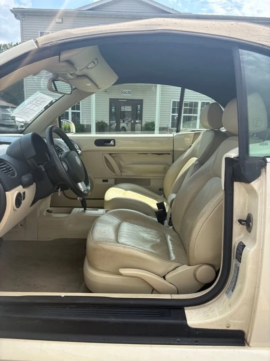 2006 Volkswagen New Beetle - Image 9 of 13