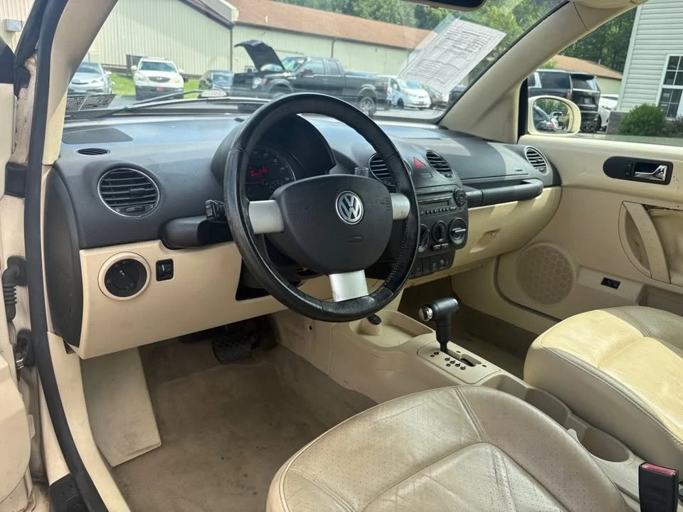 2006 Volkswagen New Beetle - Image 11 of 13
