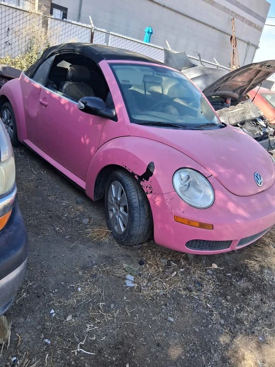 2006 Volkswagen New Beetle - Image 2 of 7