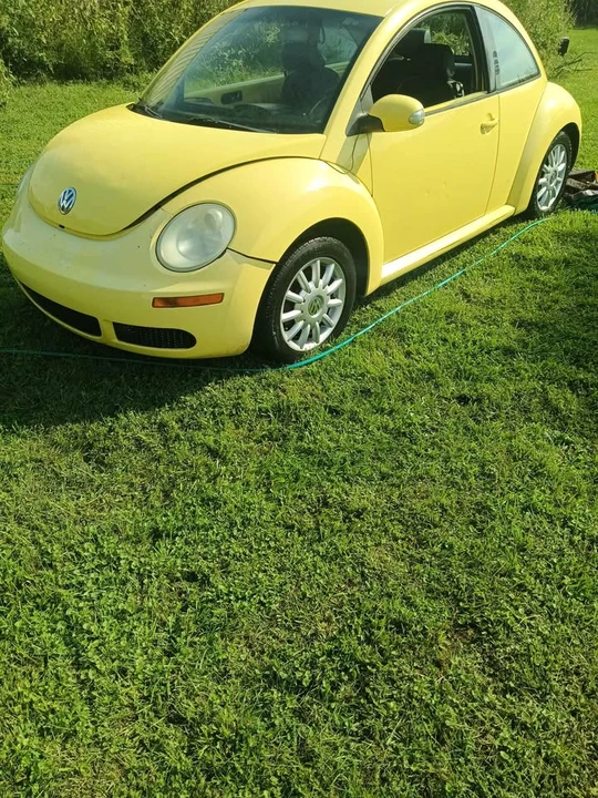 2006 Volkswagen New Beetle - Image 2 of 6