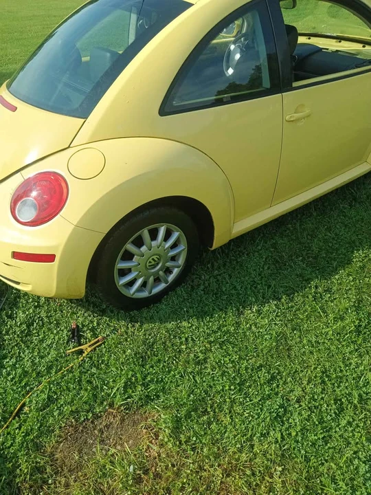 2006 Volkswagen New Beetle - Image 5 of 6