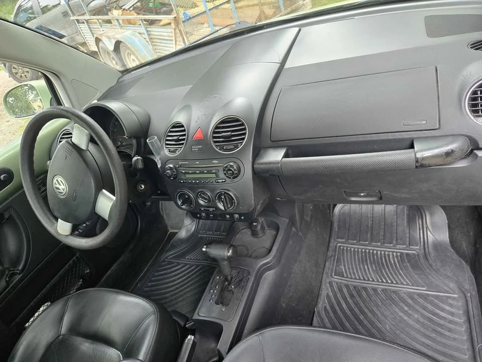 2006 Volkswagen New Beetle - Image 5 of 13