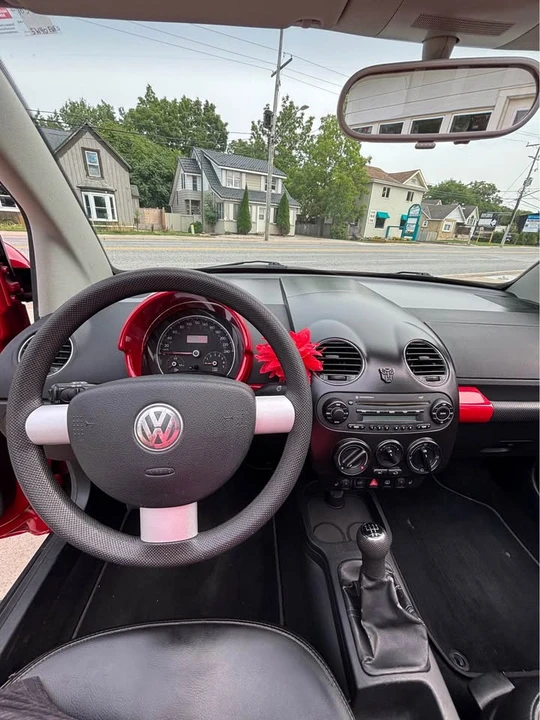 2006 Volkswagen New Beetle - Image 8 of 12