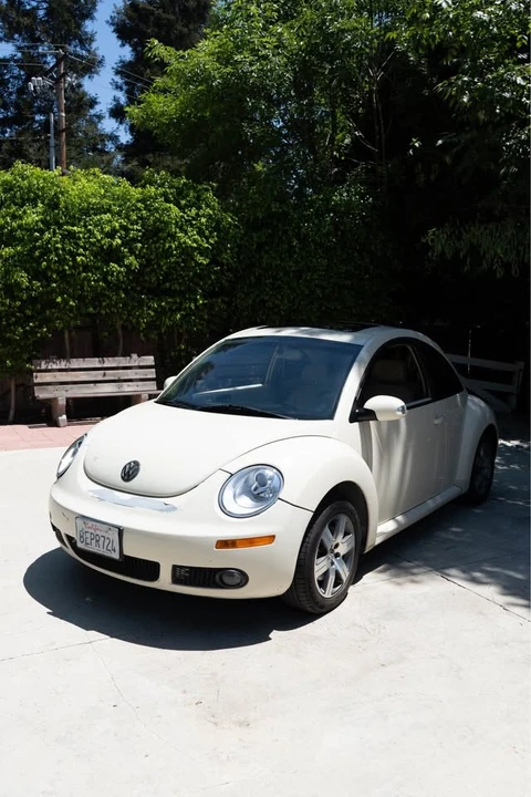 2006 Volkswagen New Beetle - Image 2 of 6