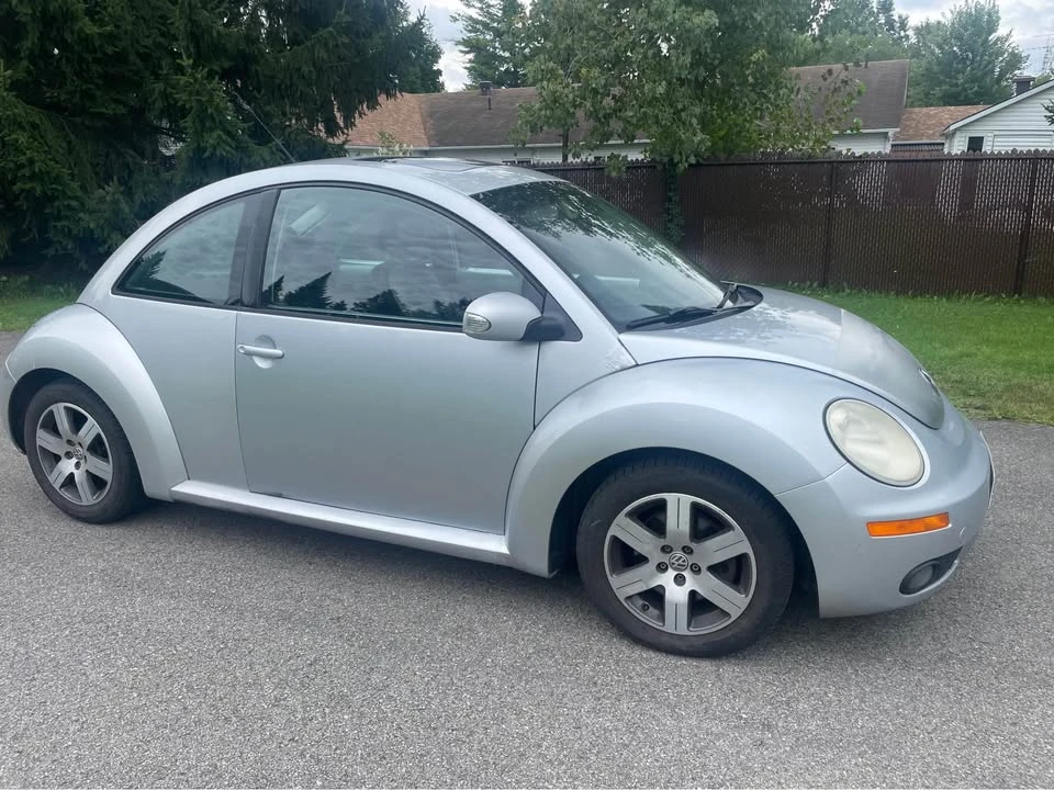 2006 Volkswagen New Beetle - Image 2 of 11