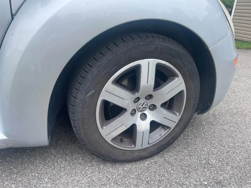 2006 Volkswagen New Beetle - Image 10 of 11