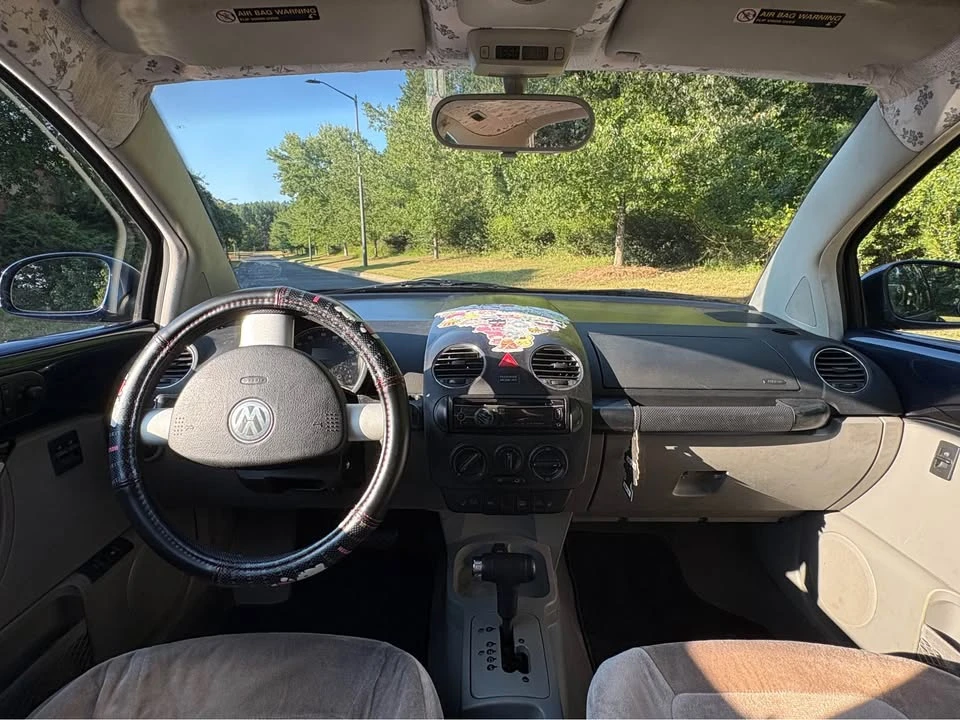 2006 Volkswagen New Beetle - Image 10 of 15