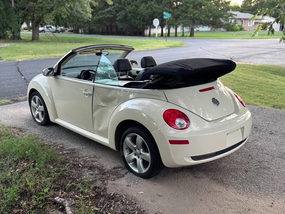 2006 Volkswagen New Beetle - Image 5 of 8