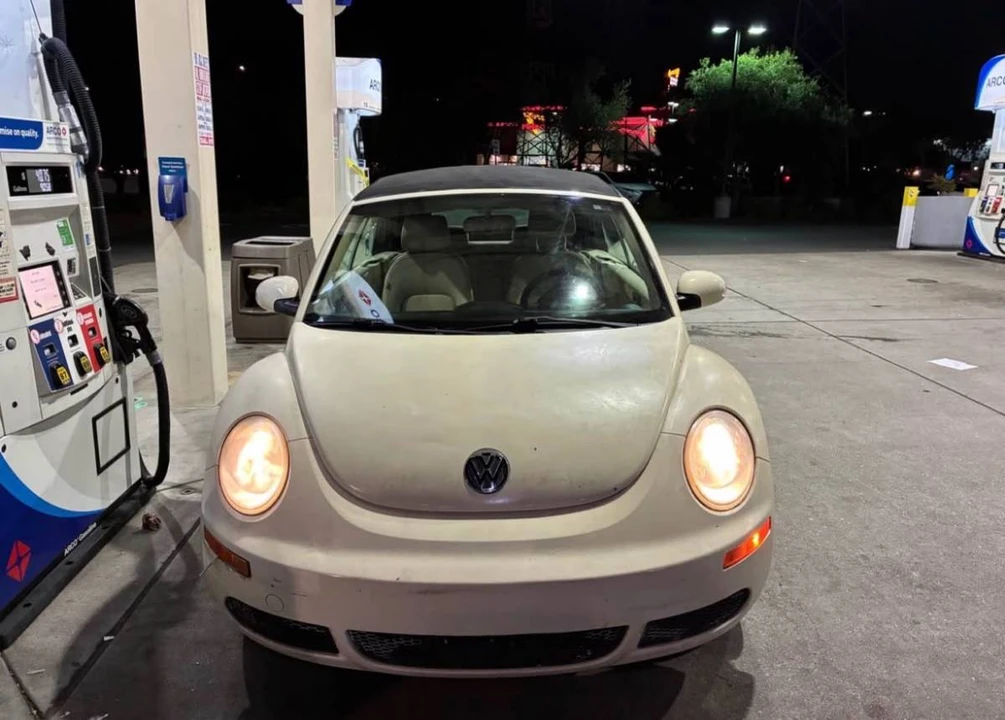 2006 Volkswagen New Beetle - Image 9 of 14