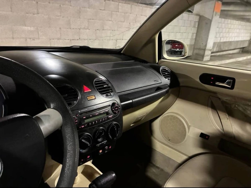 2006 Volkswagen New Beetle - Image 8 of 14