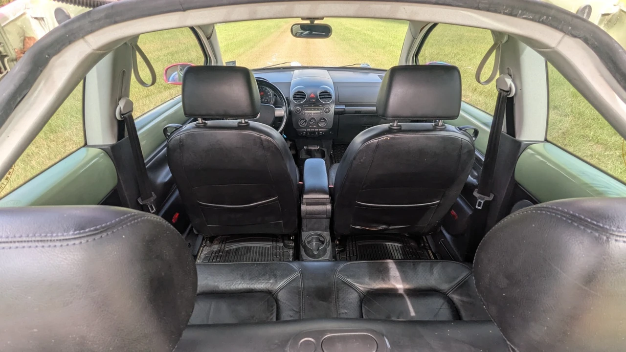 2006 Volkswagen New Beetle - Image 14 of 18