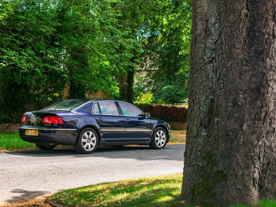 2006 Volkswagen Phaeton - Image 2 of 30