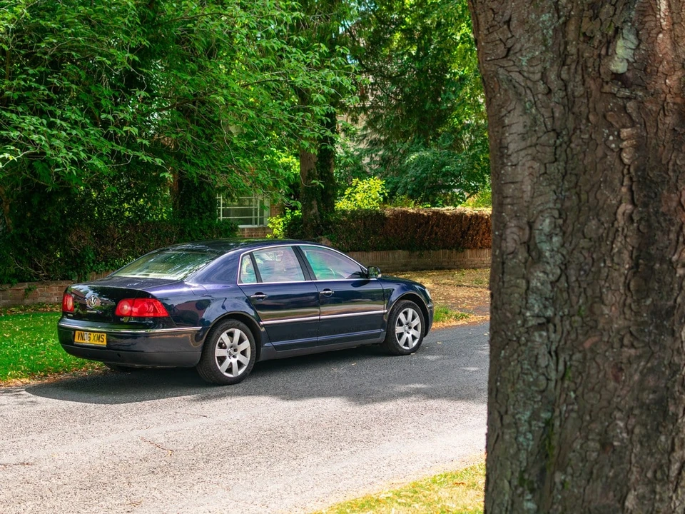 2006 Volkswagen Phaeton - Image 12 of 30