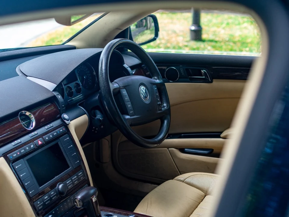 2006 Volkswagen Phaeton - Image 3 of 30