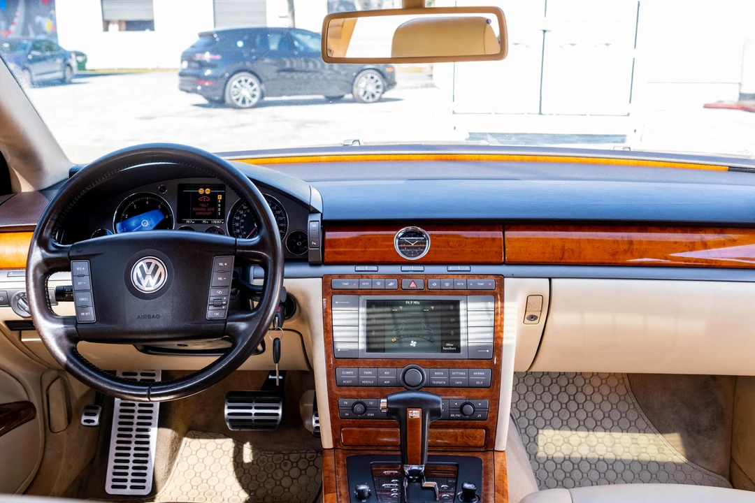2006 Volkswagen Phaeton - Image 23 of 31