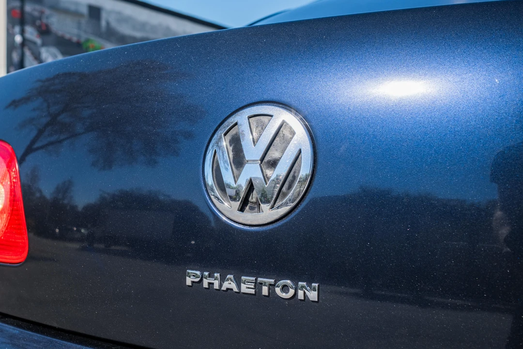 2006 Volkswagen Phaeton - Image 14 of 31