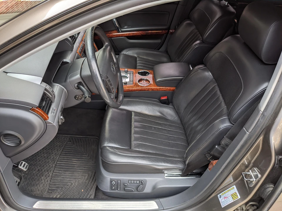 2006 Volkswagen Phaeton - Image 29 of 31