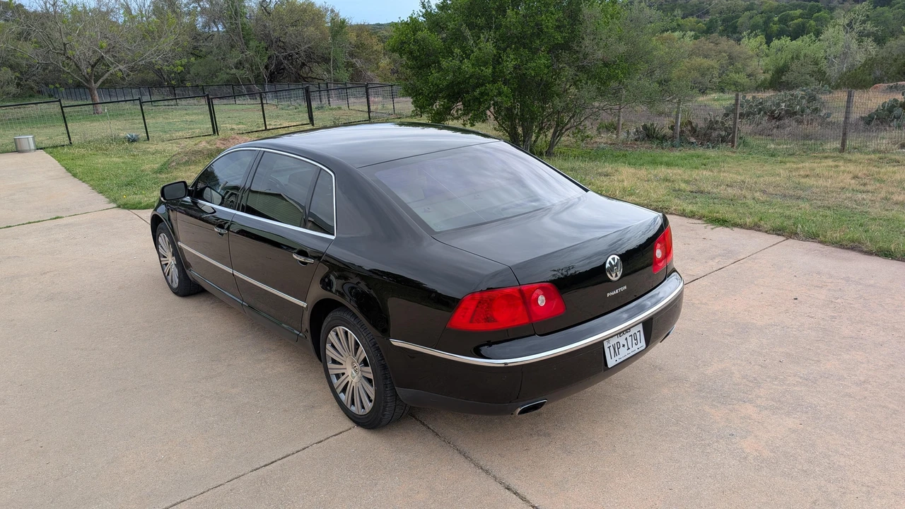 2006 Volkswagen Phaeton - Image 10 of 31