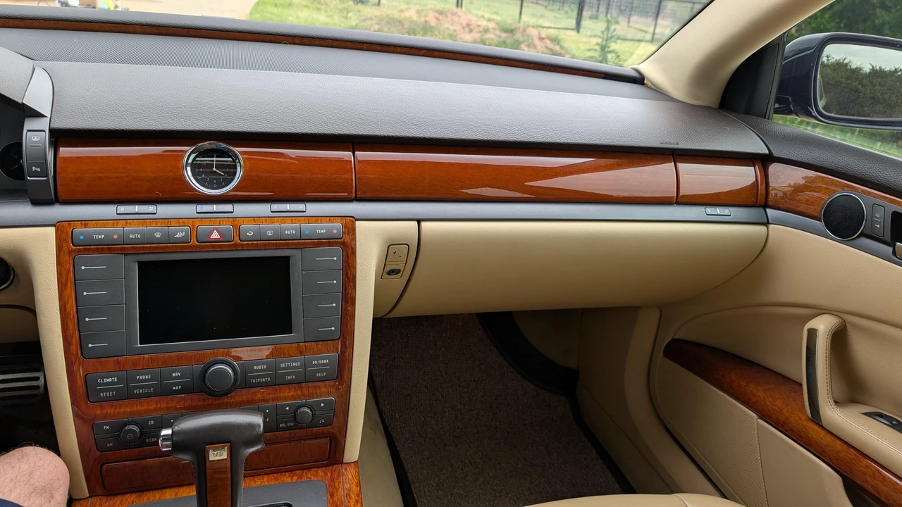 2006 Volkswagen Phaeton - Image 28 of 31