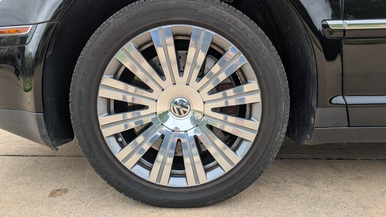 2006 Volkswagen Phaeton - Image 12 of 31