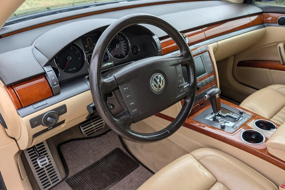 2006 Volkswagen Phaeton - Image 16 of 31