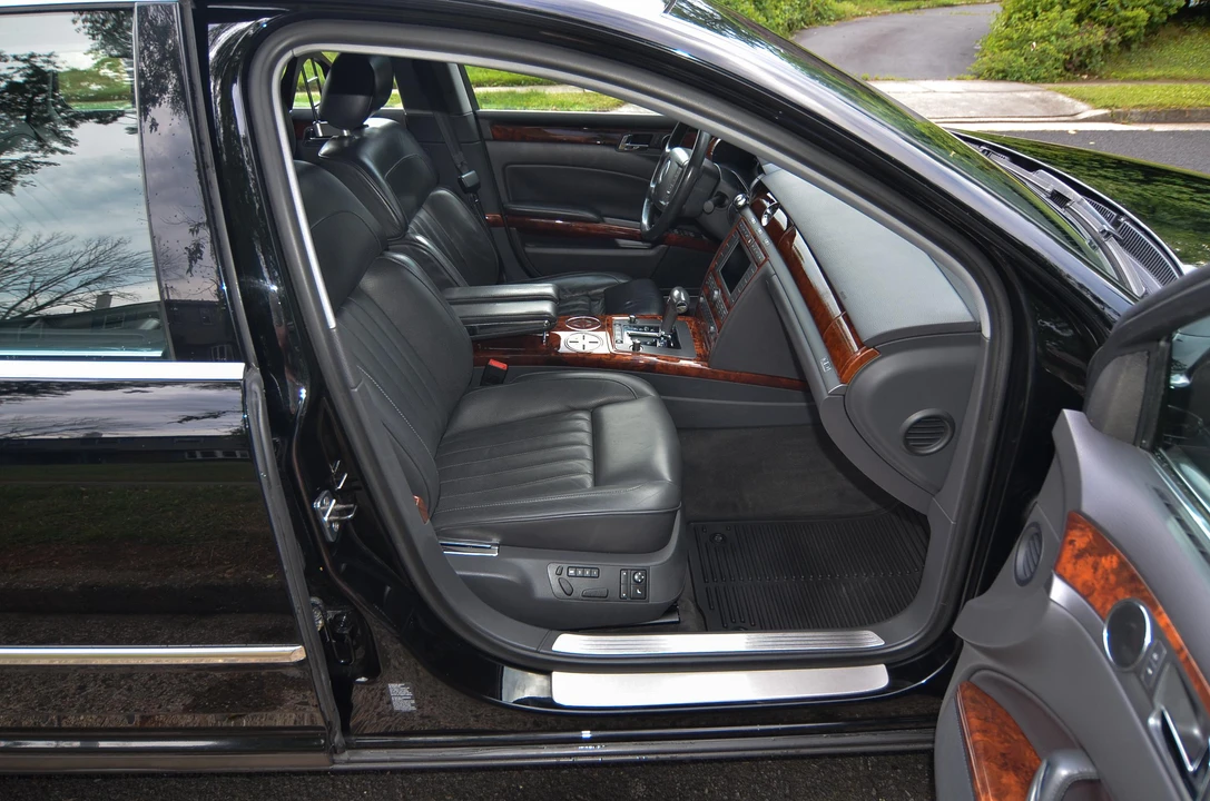 2006 Volkswagen Phaeton - Image 25 of 31