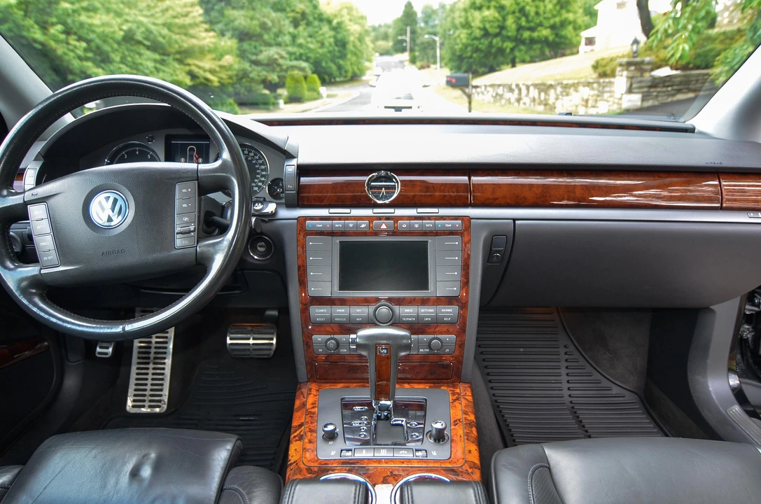 2006 Volkswagen Phaeton - Image 30 of 31