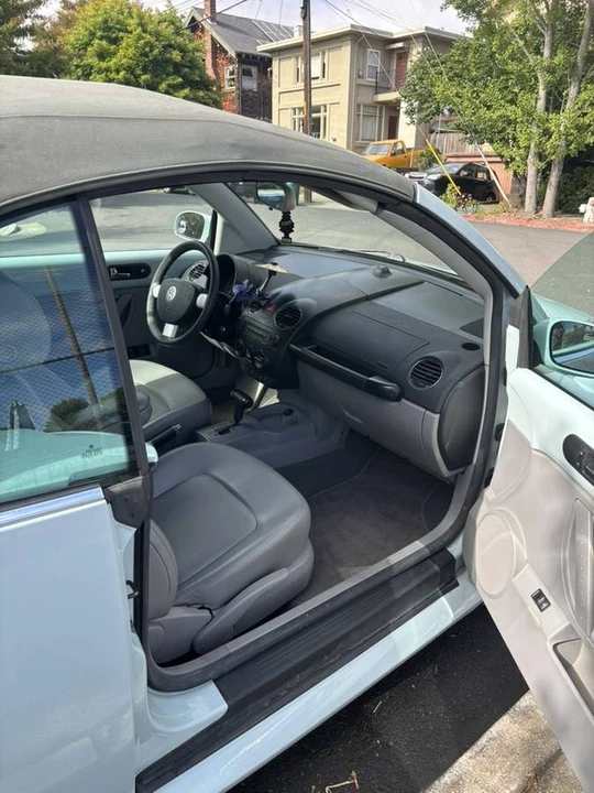 2006 Volkswagen New Beetle - Image 9 of 19