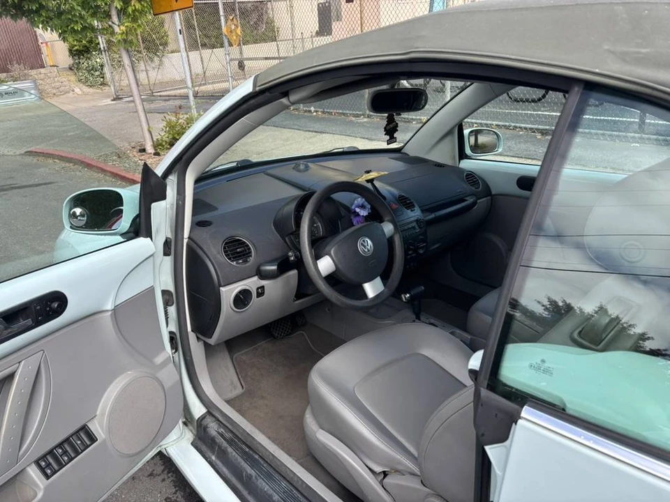 2006 Volkswagen New Beetle - Image 11 of 19