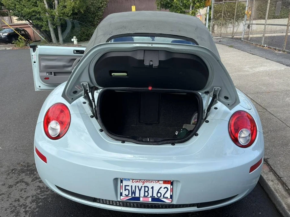 2006 Volkswagen New Beetle - Image 12 of 19