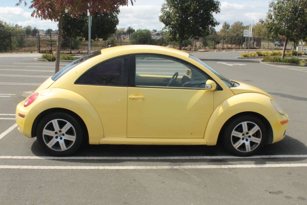 2006 Volkswagen New Beetle - Image 13 of 16