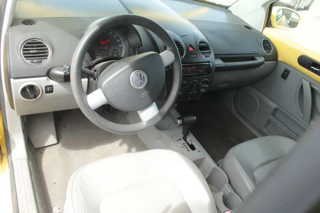 2006 Volkswagen New Beetle - Image 4 of 16