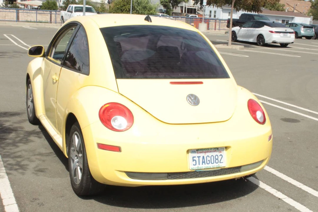 2006 Volkswagen New Beetle - Image 10 of 16