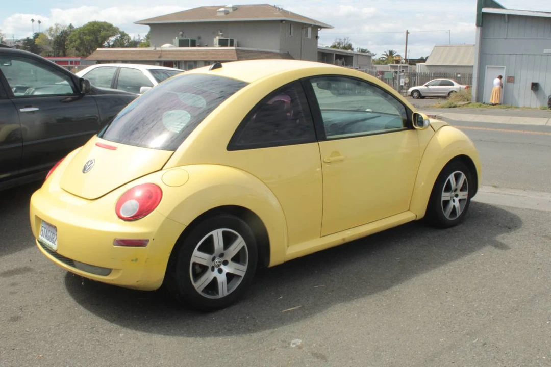 2006 Volkswagen New Beetle - Image 6 of 16