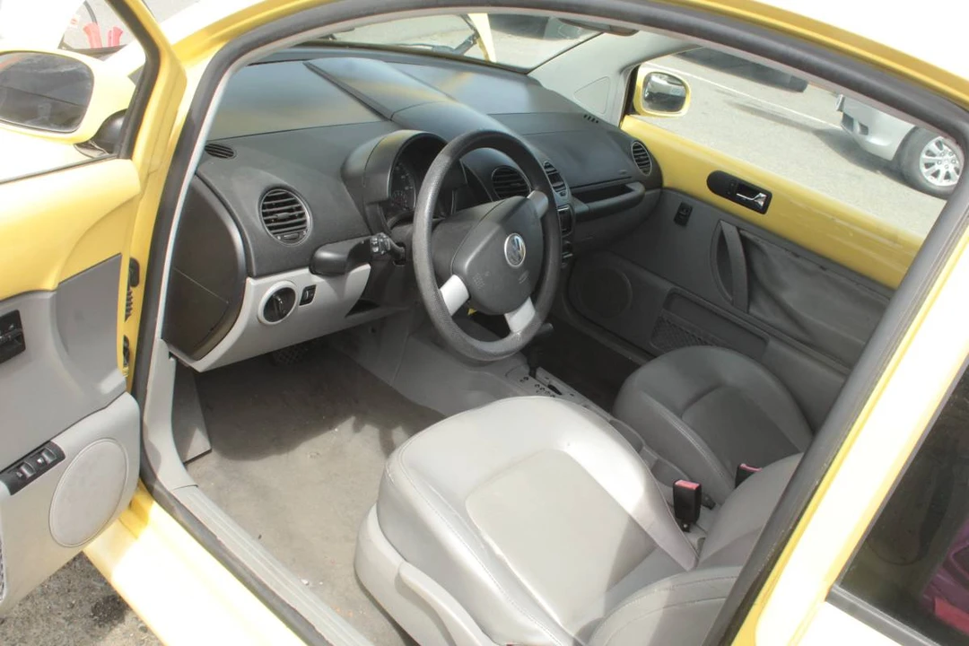 2006 Volkswagen New Beetle - Image 7 of 16