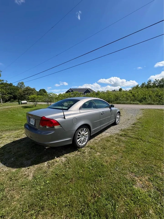 2006 Volvo C70 2nd Gen - Image 2 of 14