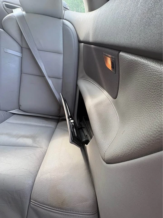 2006 Volvo C70 2nd Gen - Image 13 of 14
