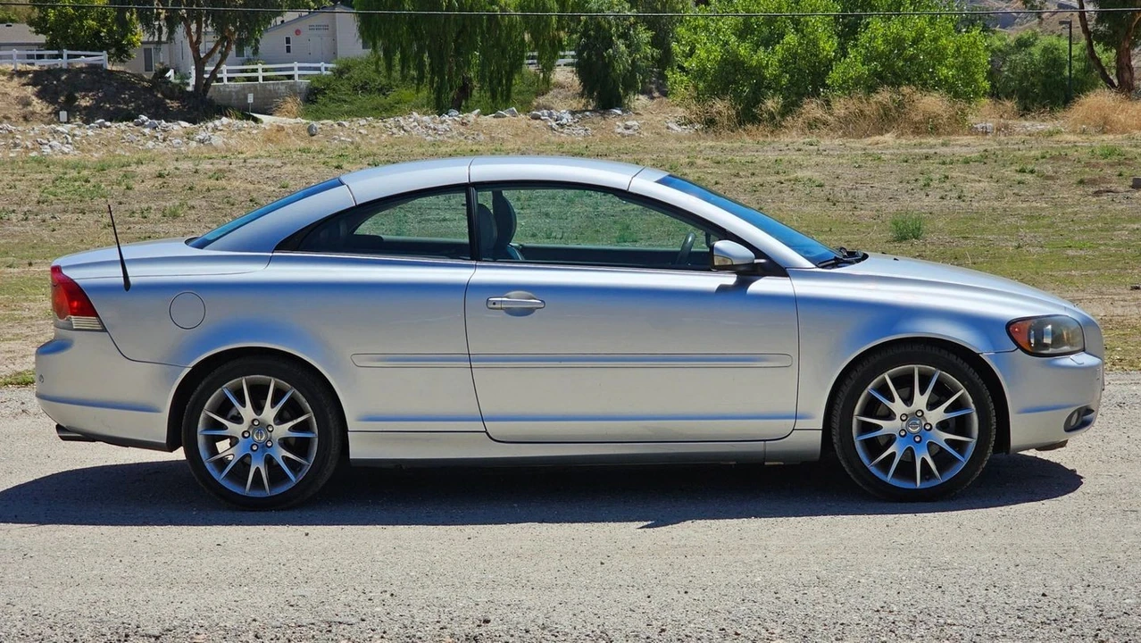 2006 Volvo C70 2nd Gen - Image 13 of 31